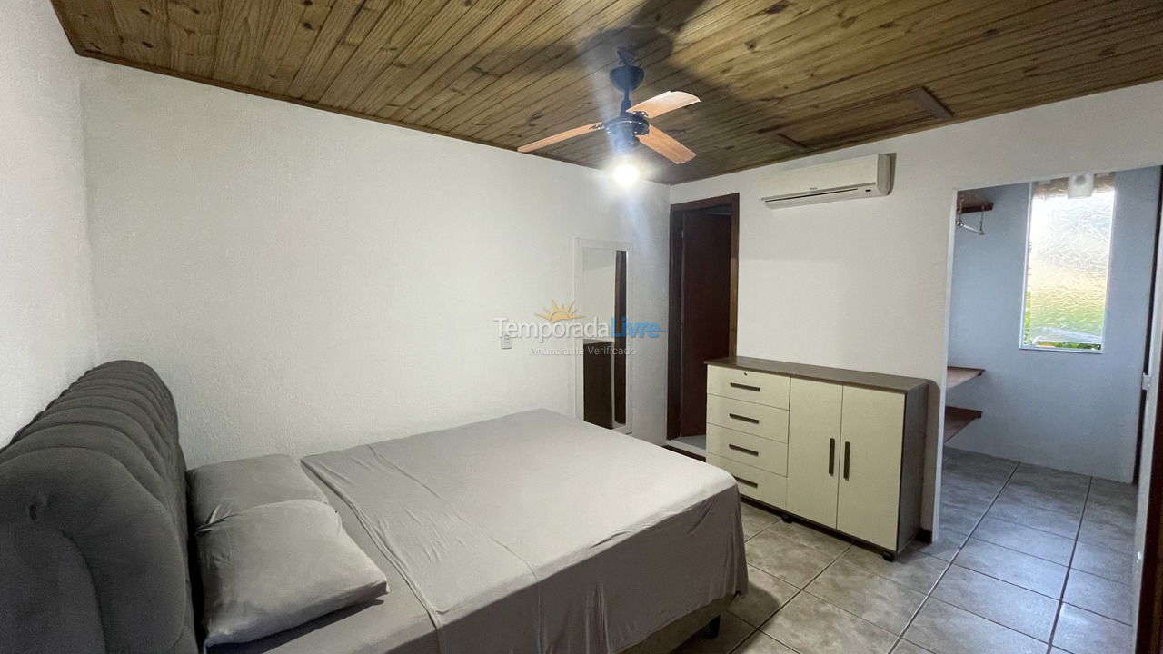 Casa para aluguel de temporada em Florianópolis (Rio Tavares)