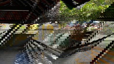 Casa de Praia no Rio Tavares: Família e Natureza