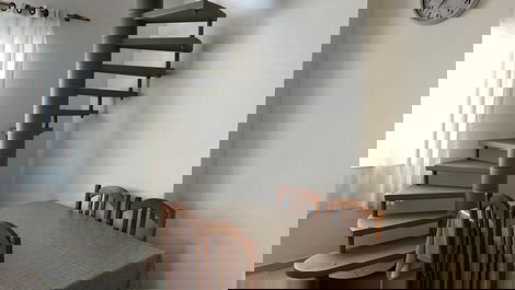 Casa de Praia no Rio Tavares: Família e Natureza