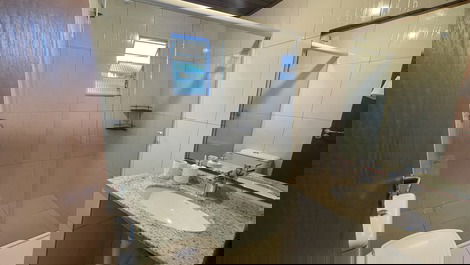 Casa de Praia no Rio Tavares: Família e Natureza