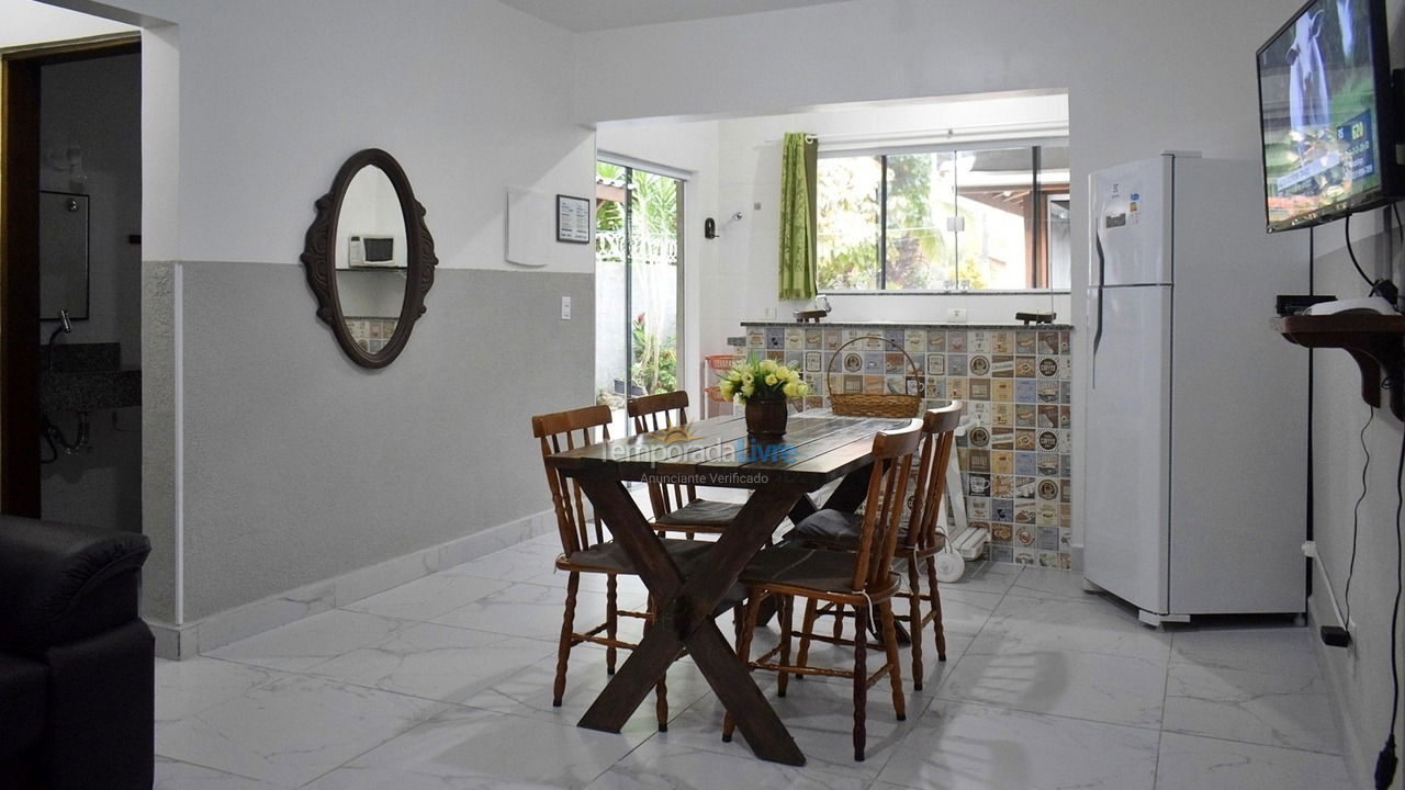 Casa para alquiler de vacaciones em Ubatuba (Enseada)